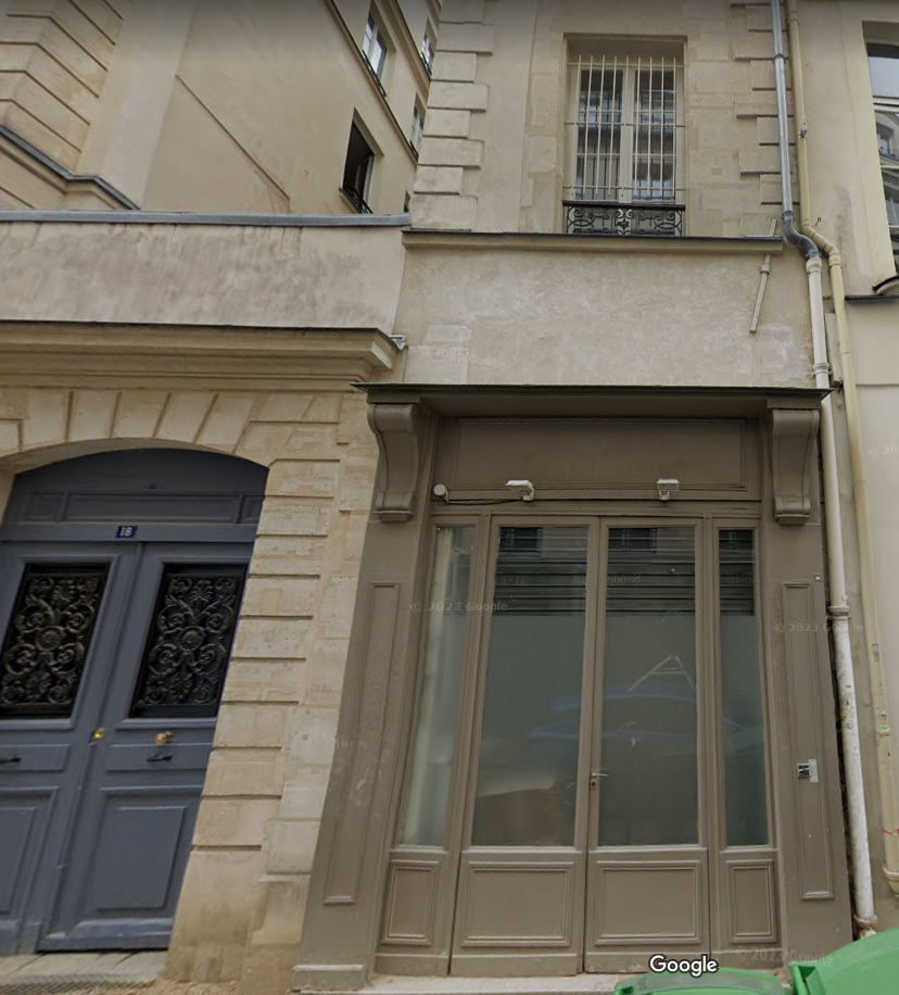 16 rue du Mail, ParisLa maison comprenait une boutique et un logement.