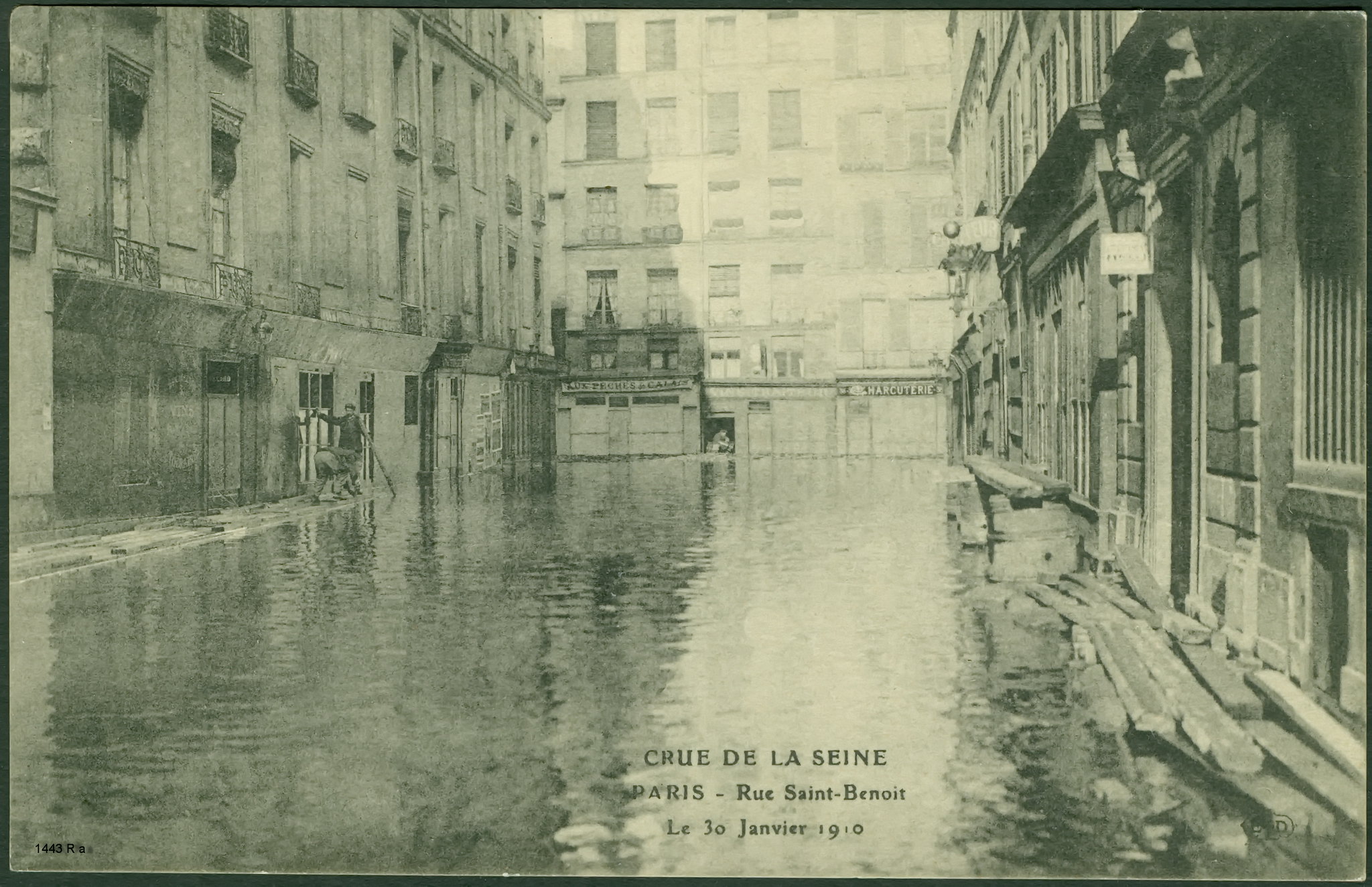 La rue Saint Benoit inondée en 1910