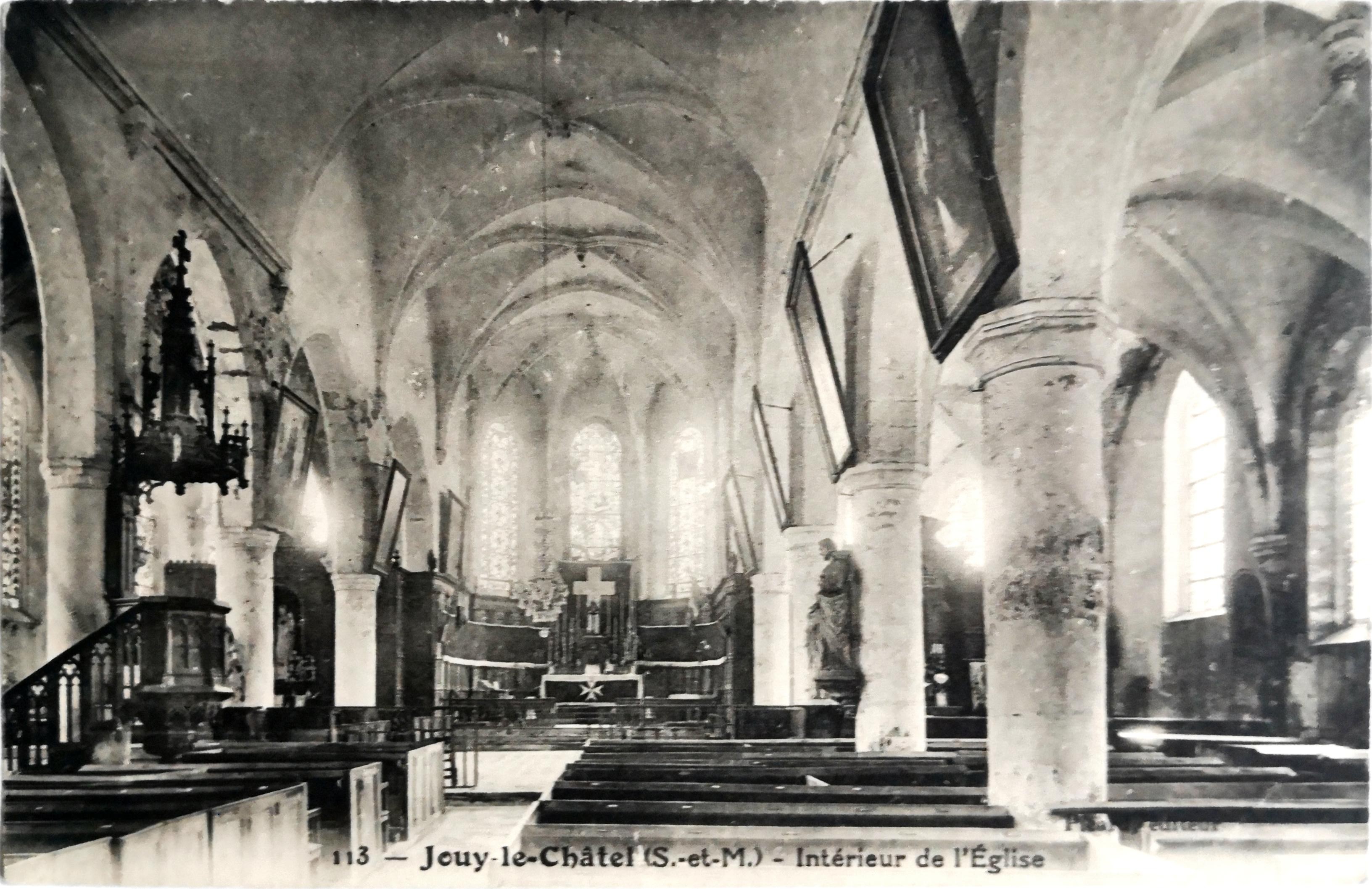 La Chaire vue de la nef centraleÉglise de Jouy-le-Châtel - Repères P4Un inventaire de 1905 fait apparaître la chaire - aujourd'hui disparue - comme un don de la famille Silvestre.