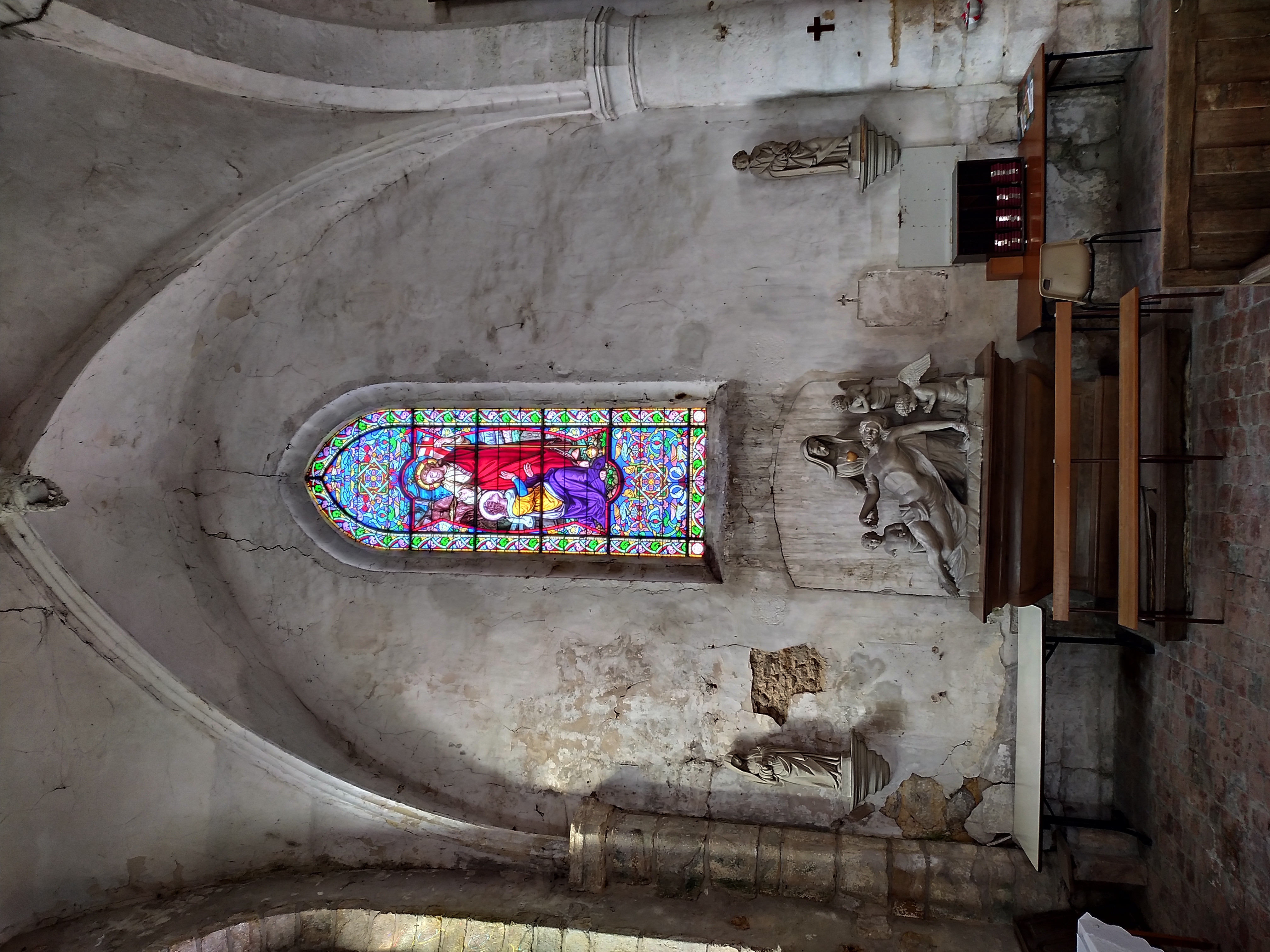 Autel de la Vierge de la pitié, ancien emplacement des plaques mortuaires d'Edouard et Adélaïde de Silvestre