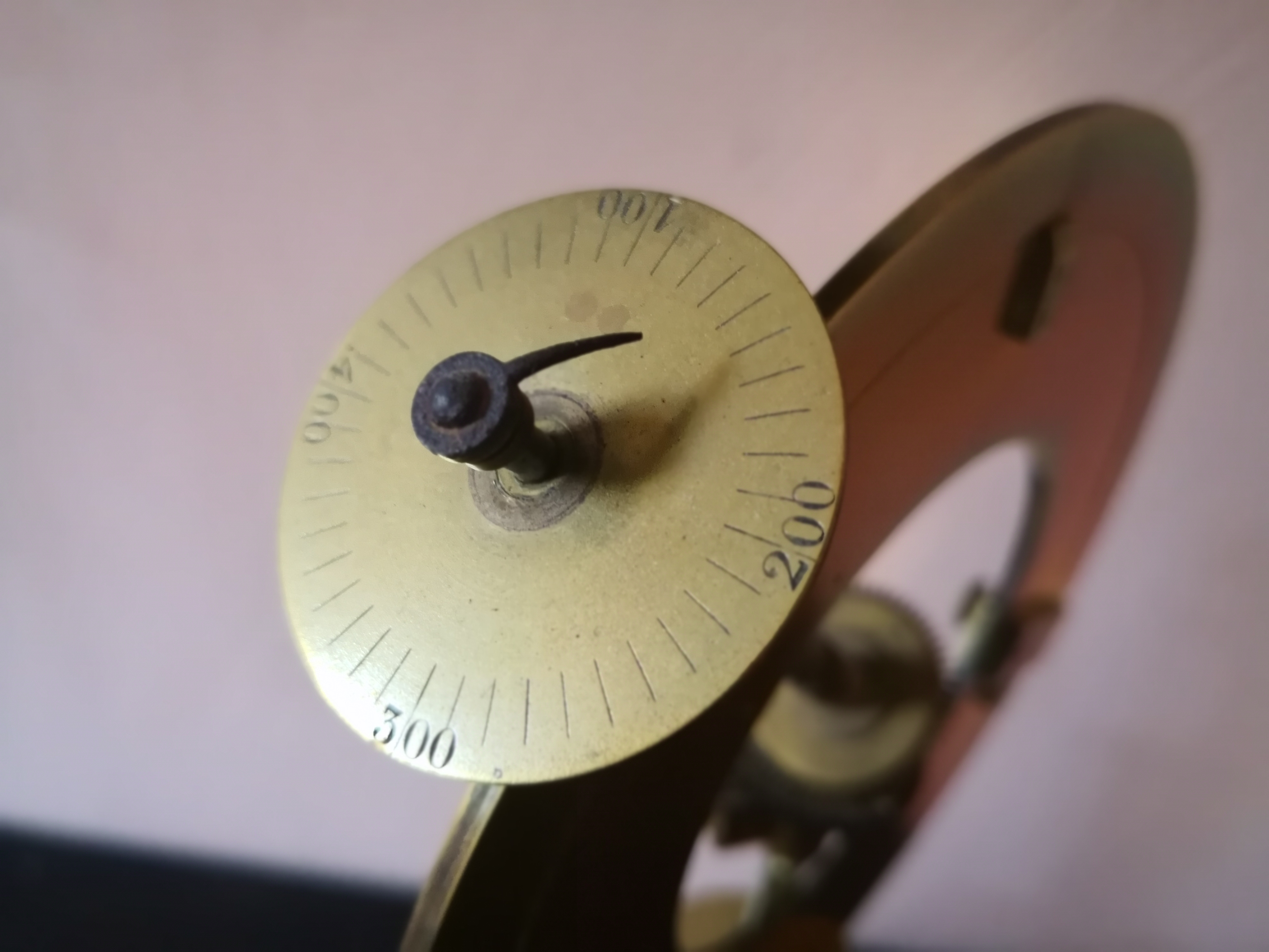 Version 1 de l'appareil propre à donner la vitesse angulaire : cadranEdouard de Silvestre 1851Détail du cadran
